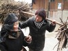 Guo Jianmei talking to an old lady