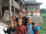 Guo Jianmei visiting children